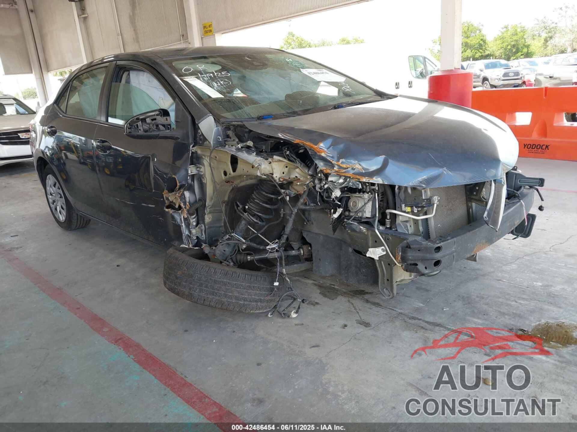 TOYOTA COROLLA 2018 - 5YFBURHE0JP802699