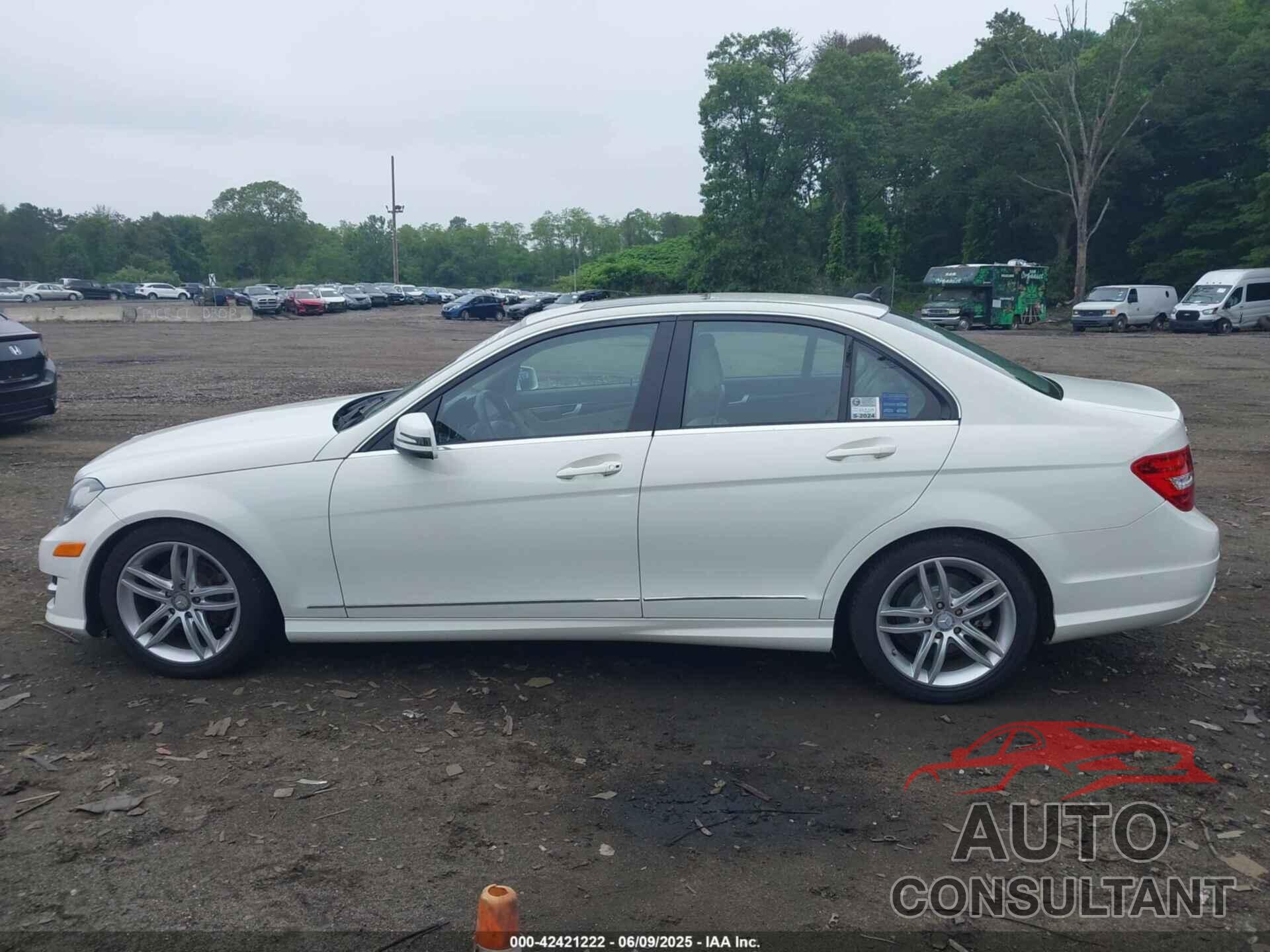 MERCEDES-BENZ C 300 2012 - WDDGF8BB4CR214277