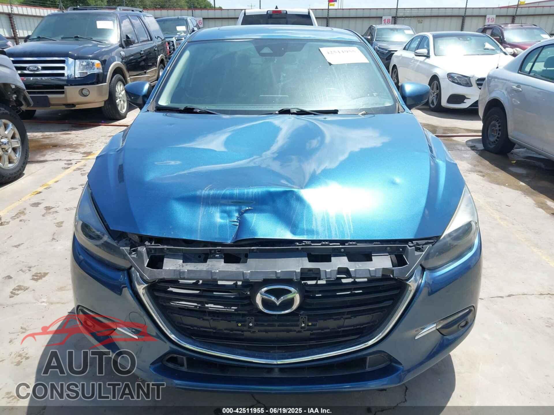 MAZDA MAZDA3 2018 - 3MZBN1W33JM190843