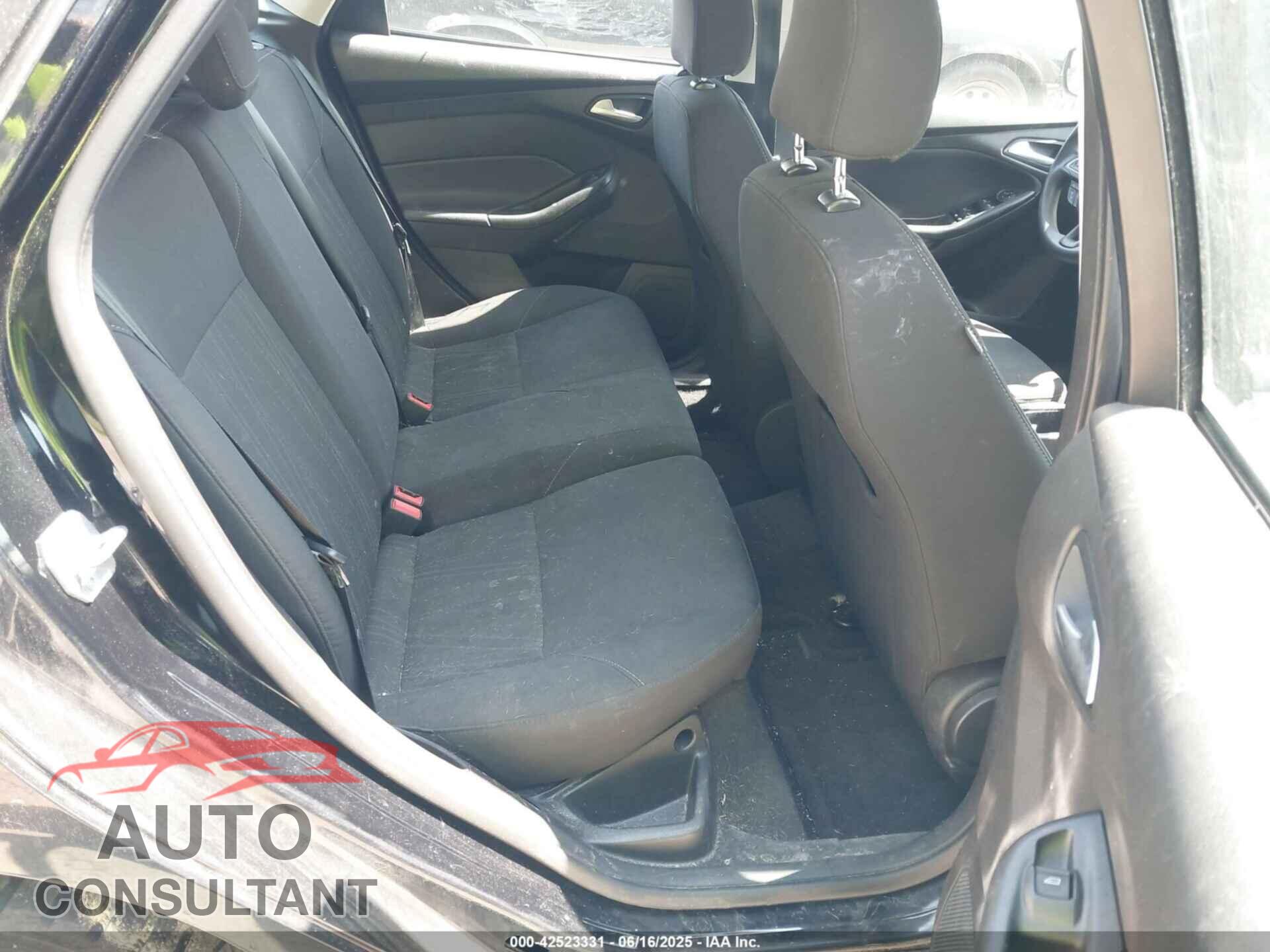 FORD FOCUS 2016 - 1FADP3K25GL375443