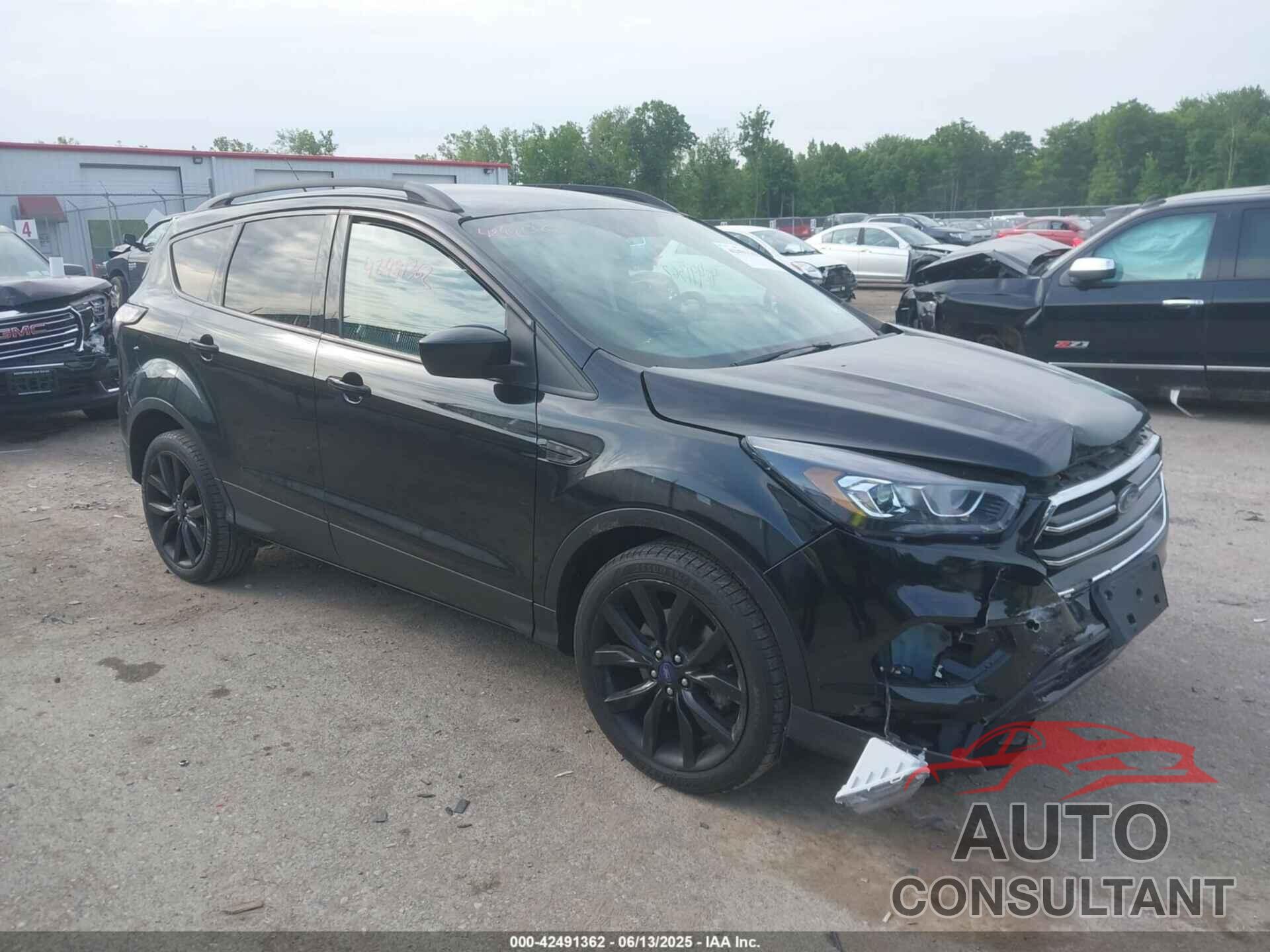 FORD ESCAPE 2017 - 1FMCU9GD3HUD23702