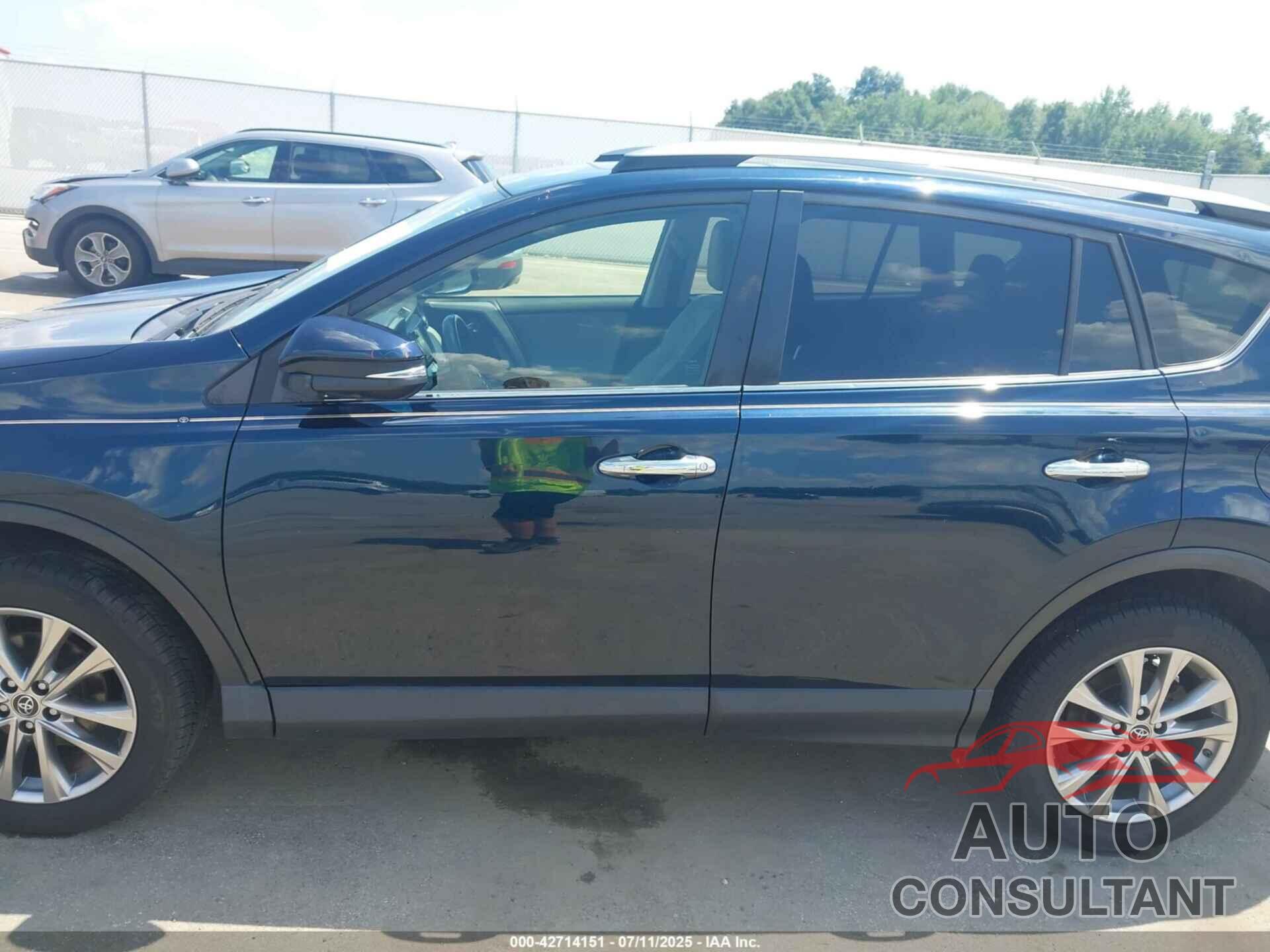 TOYOTA RAV4 2017 - JTMYFREV7HJ109166