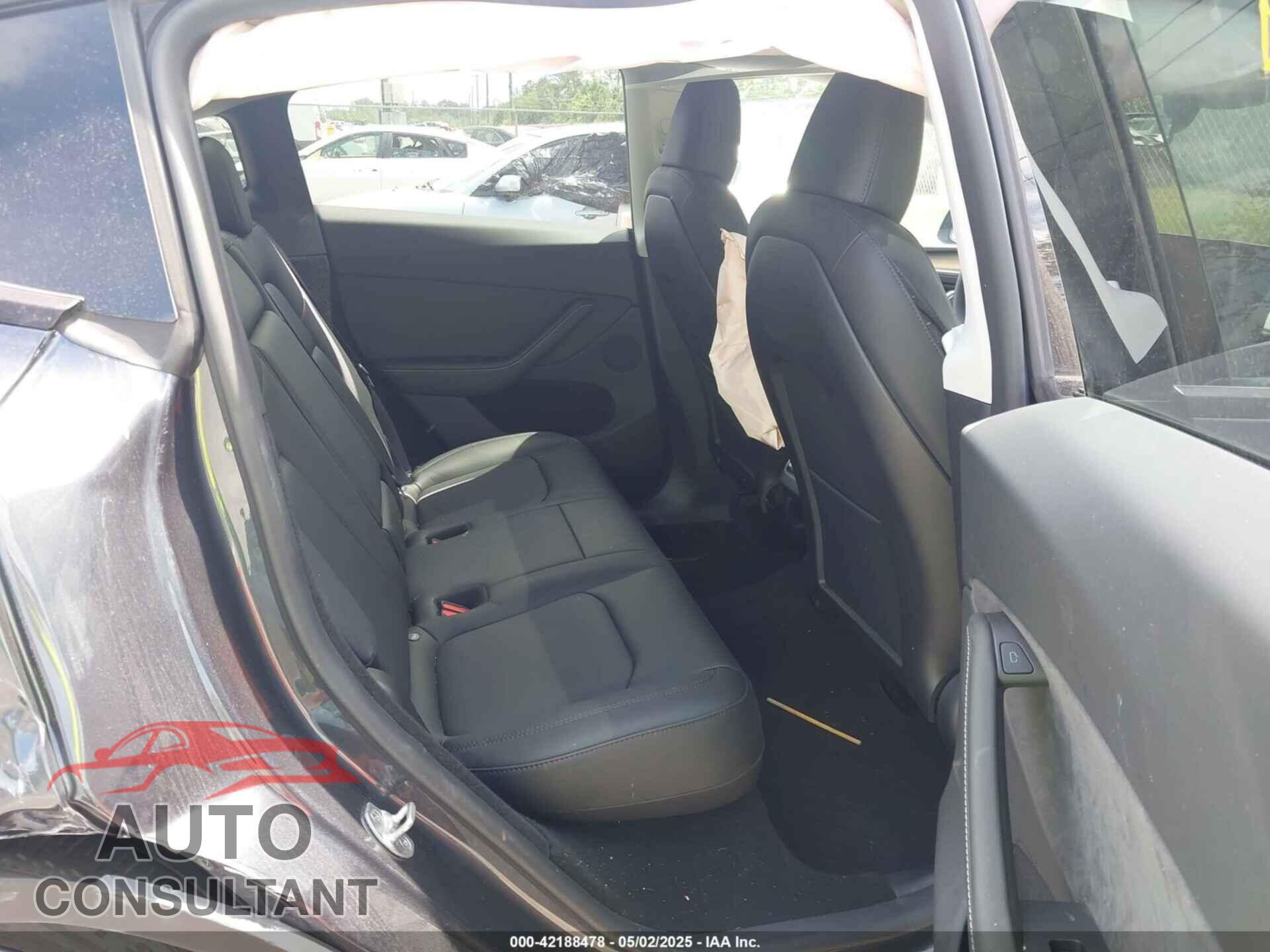 TESLA MODEL Y 2024 - 7SAYGDEE3RA253127