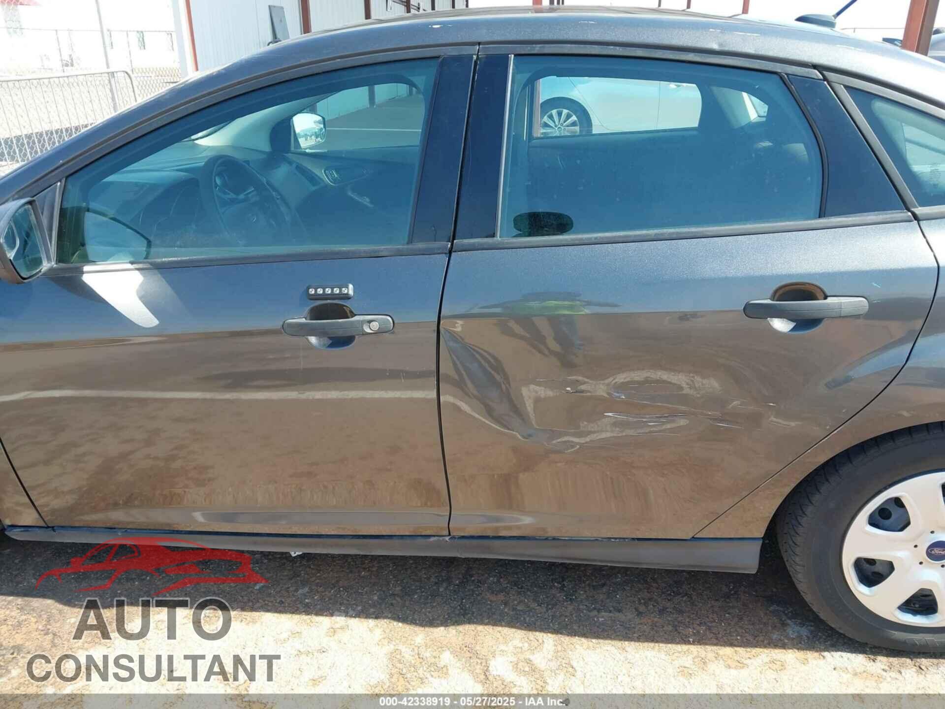FORD FOCUS 2016 - 1FADP3E27GL342388