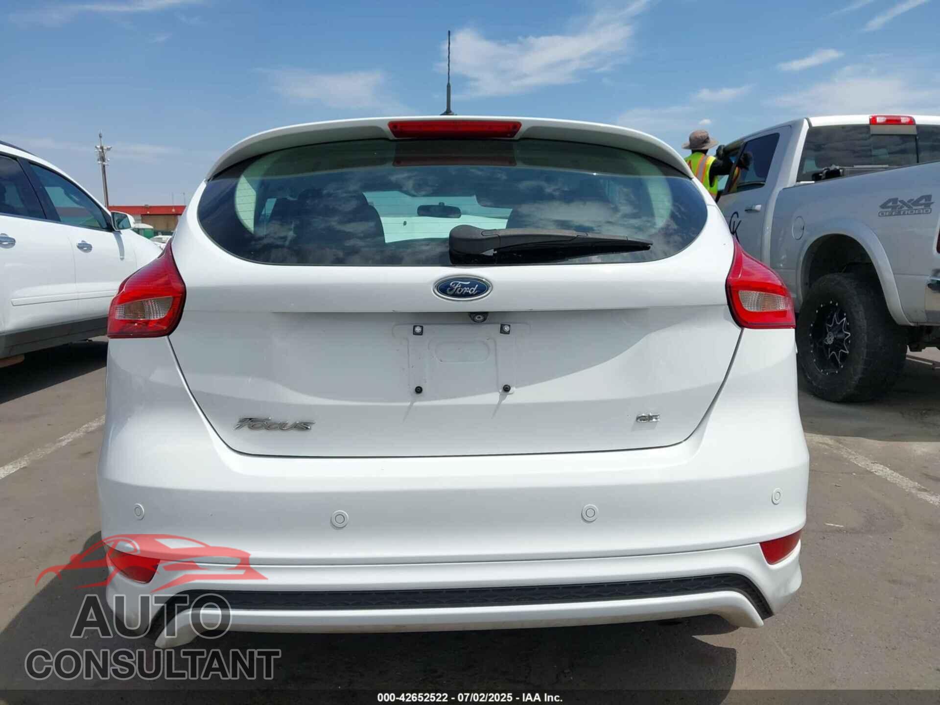 FORD FOCUS 2016 - 1FADP3K22GL216105