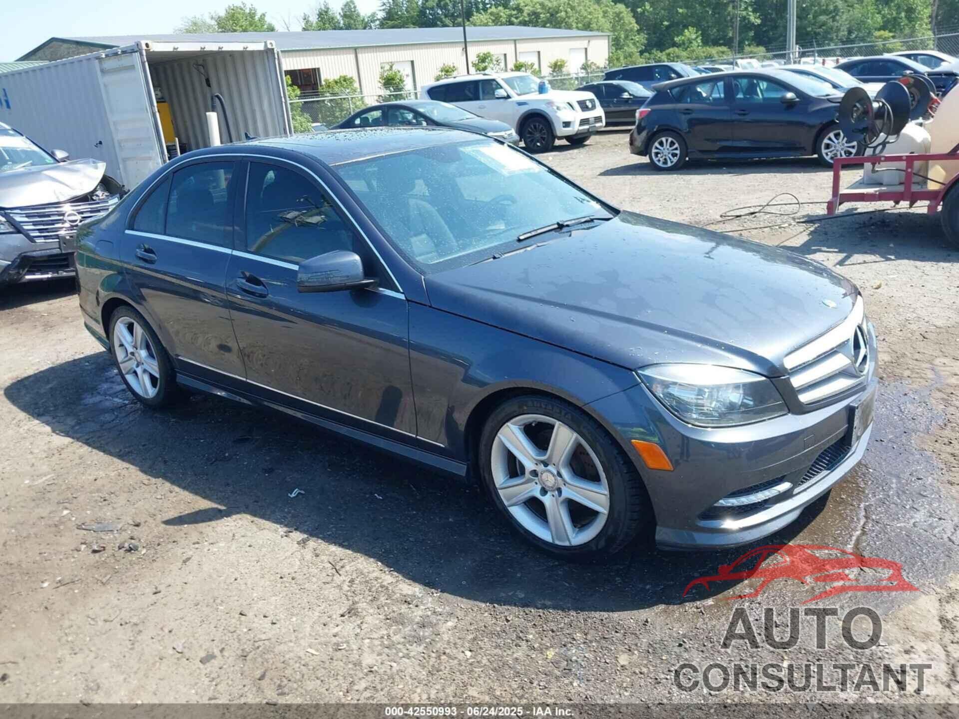 MERCEDES-BENZ C 300 2011 - WDDGF8BB0BR135476