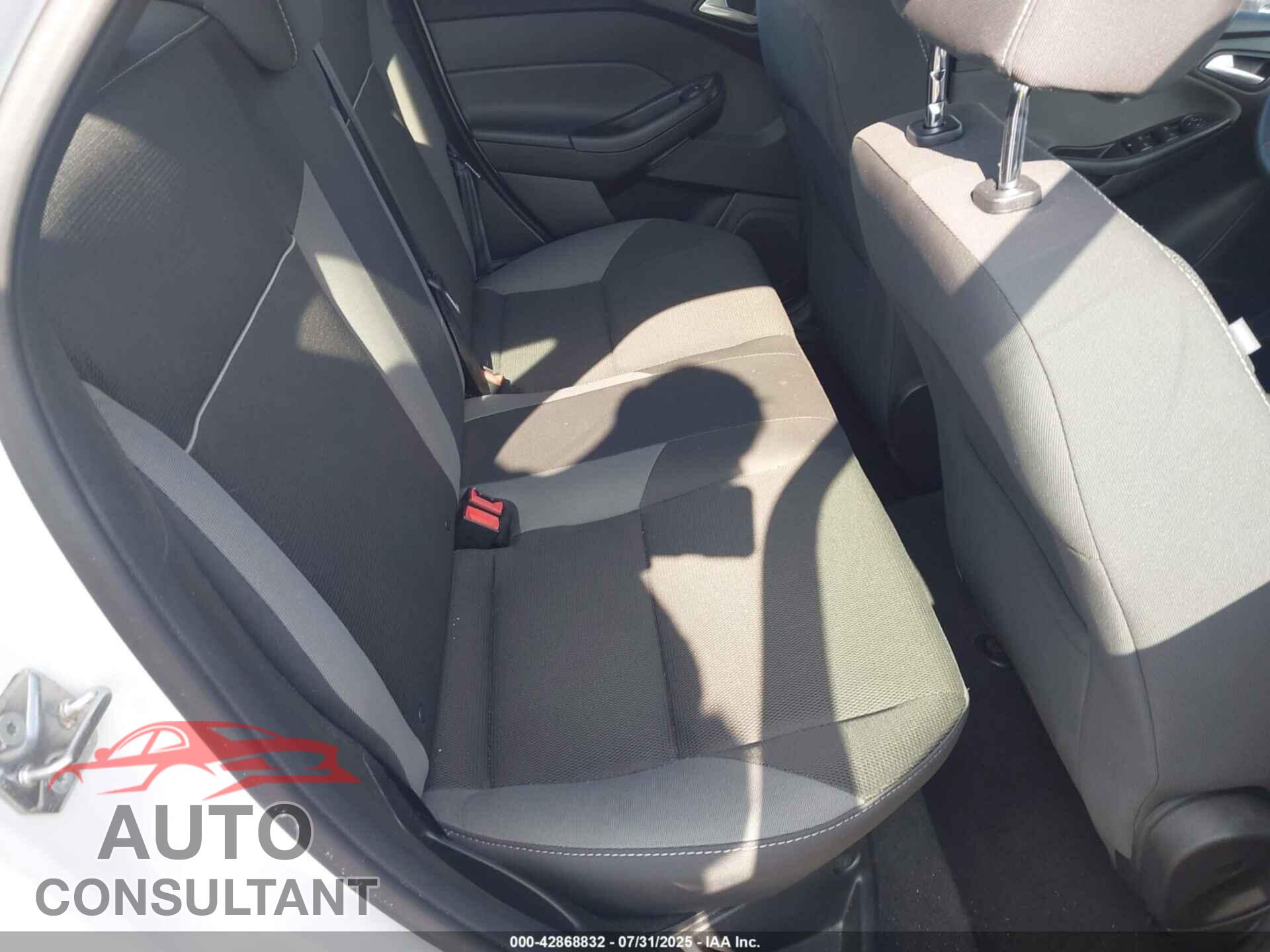 FORD FOCUS 2014 - 1FADP3F24EL425577