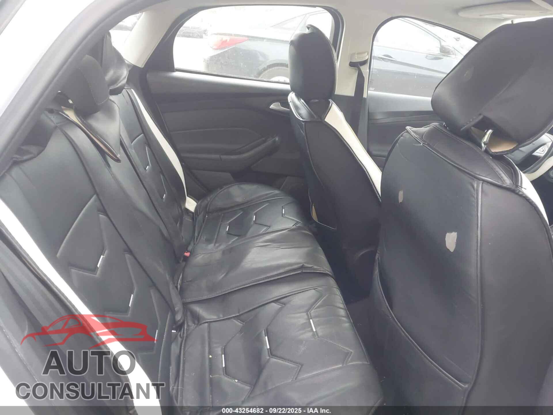 FORD FOCUS 2016 - 1FADP3F25GL216271