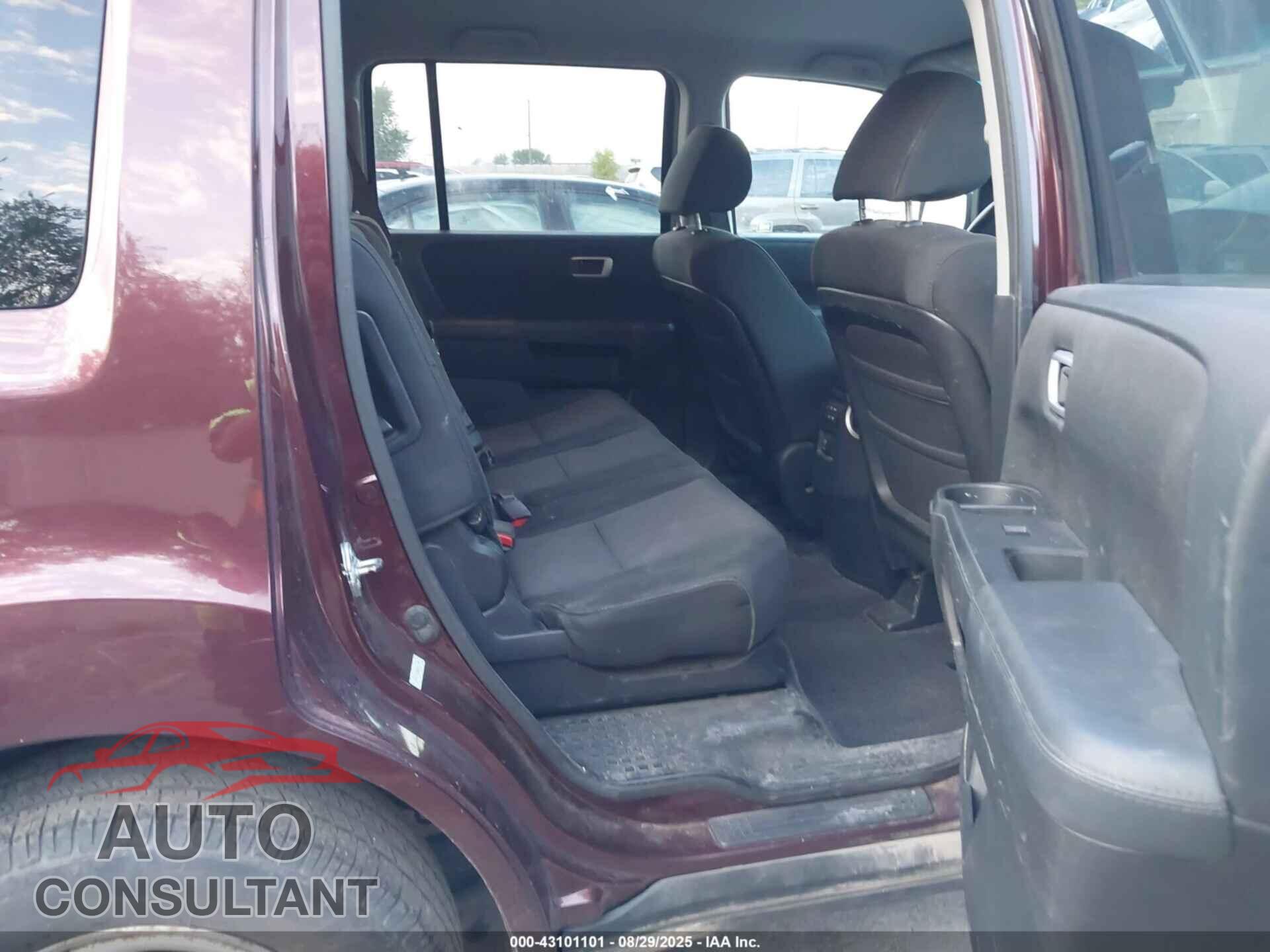 HONDA PILOT 2011 - 5FNYF4H20BB031249