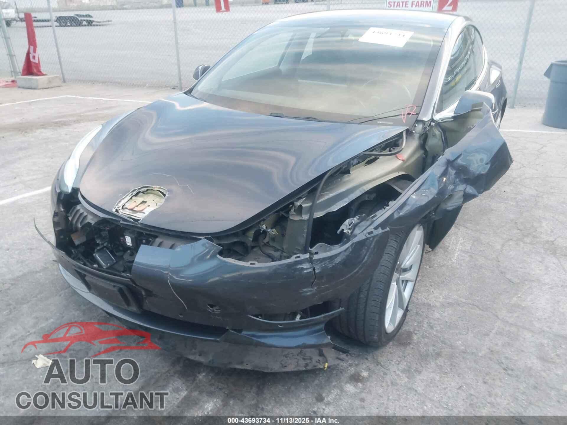 TESLA MODEL 3 2018 - 5YJ3E1EA0JF033217