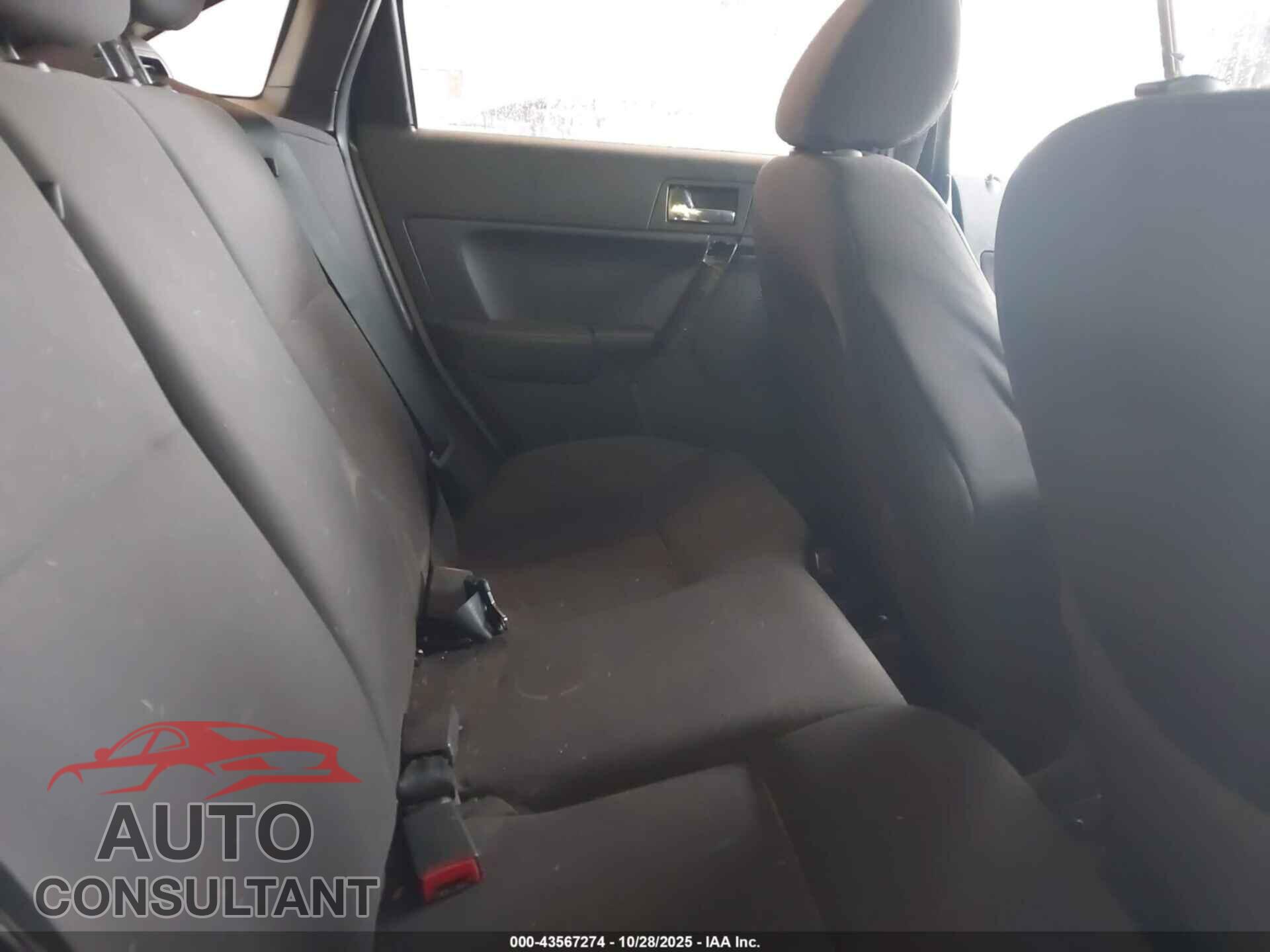 FORD FOCUS 2011 - 1FAHP3GN8BW136285