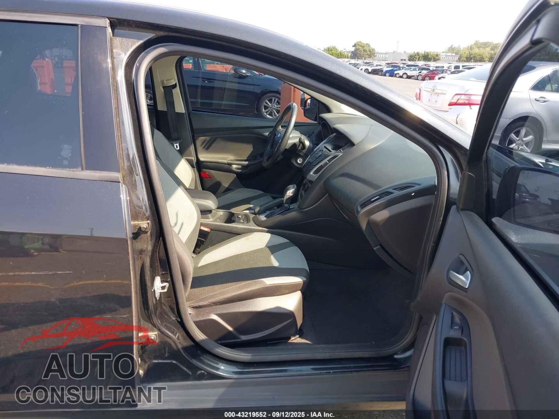 FORD FOCUS 2014 - 1FADP3F21EL225076