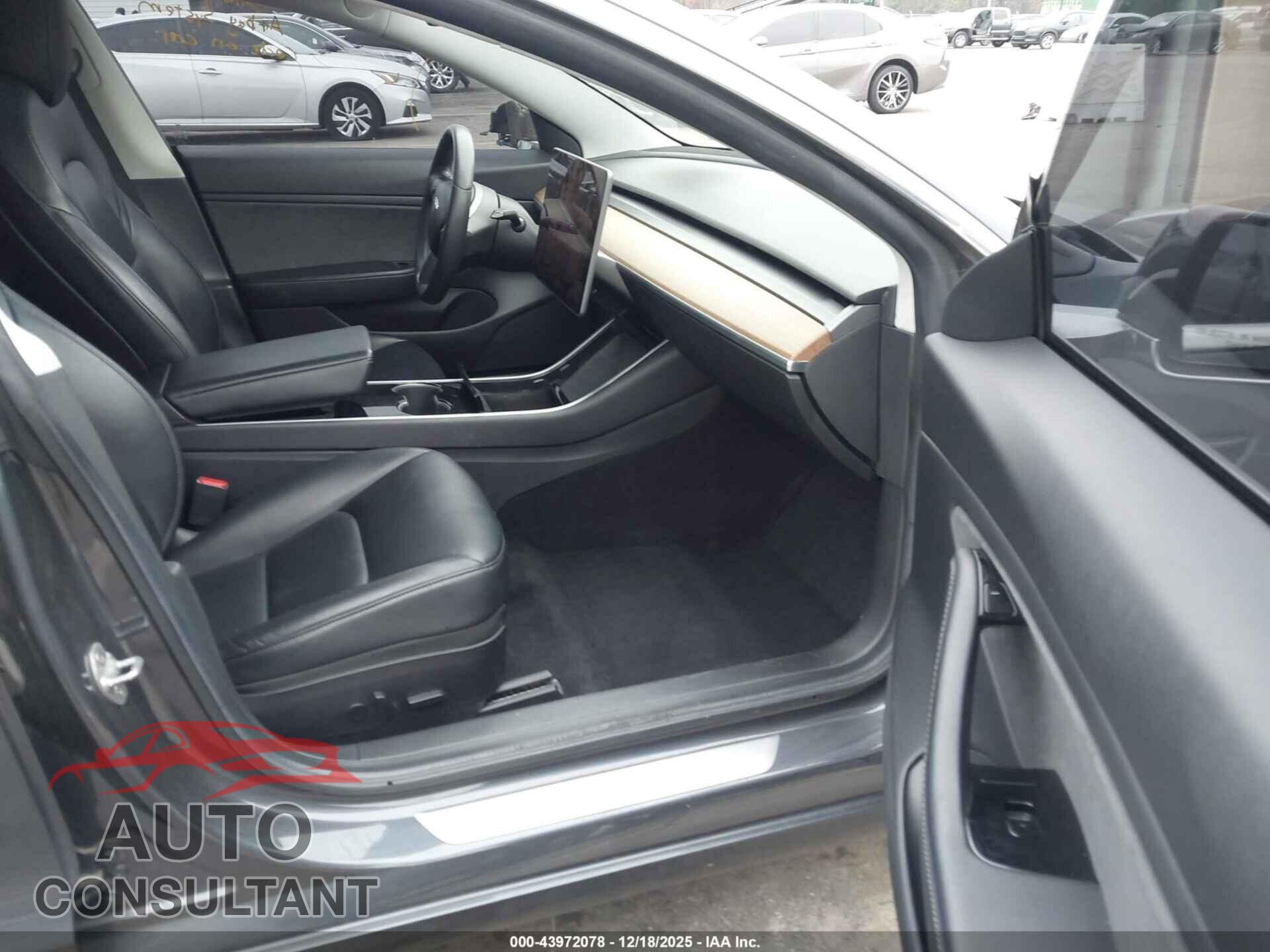 TESLA MODEL 3 2019 - 5YJ3E1EB7KF437559