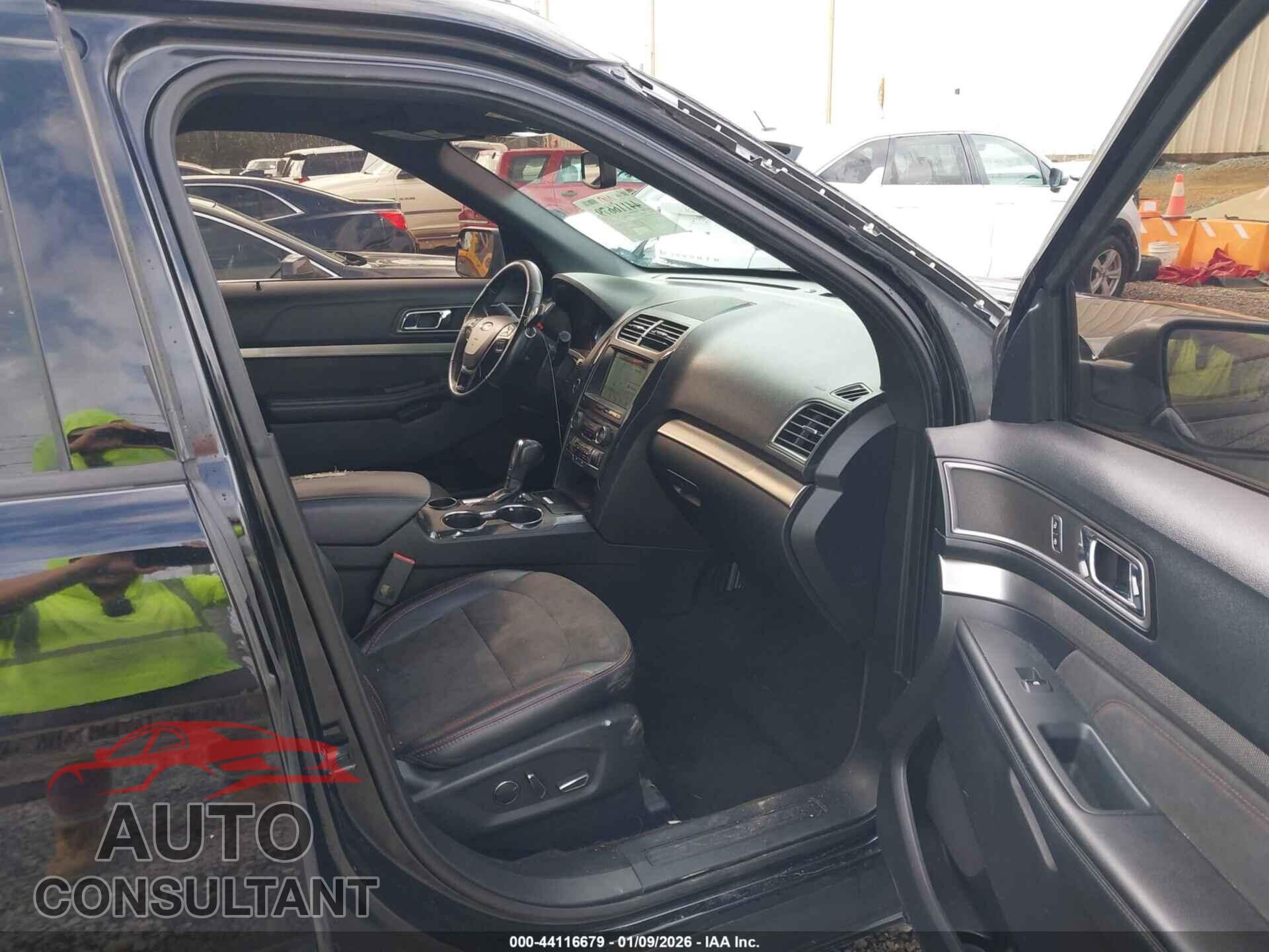 FORD EXPLORER 2018 - 1FM5K7D85JGB39540