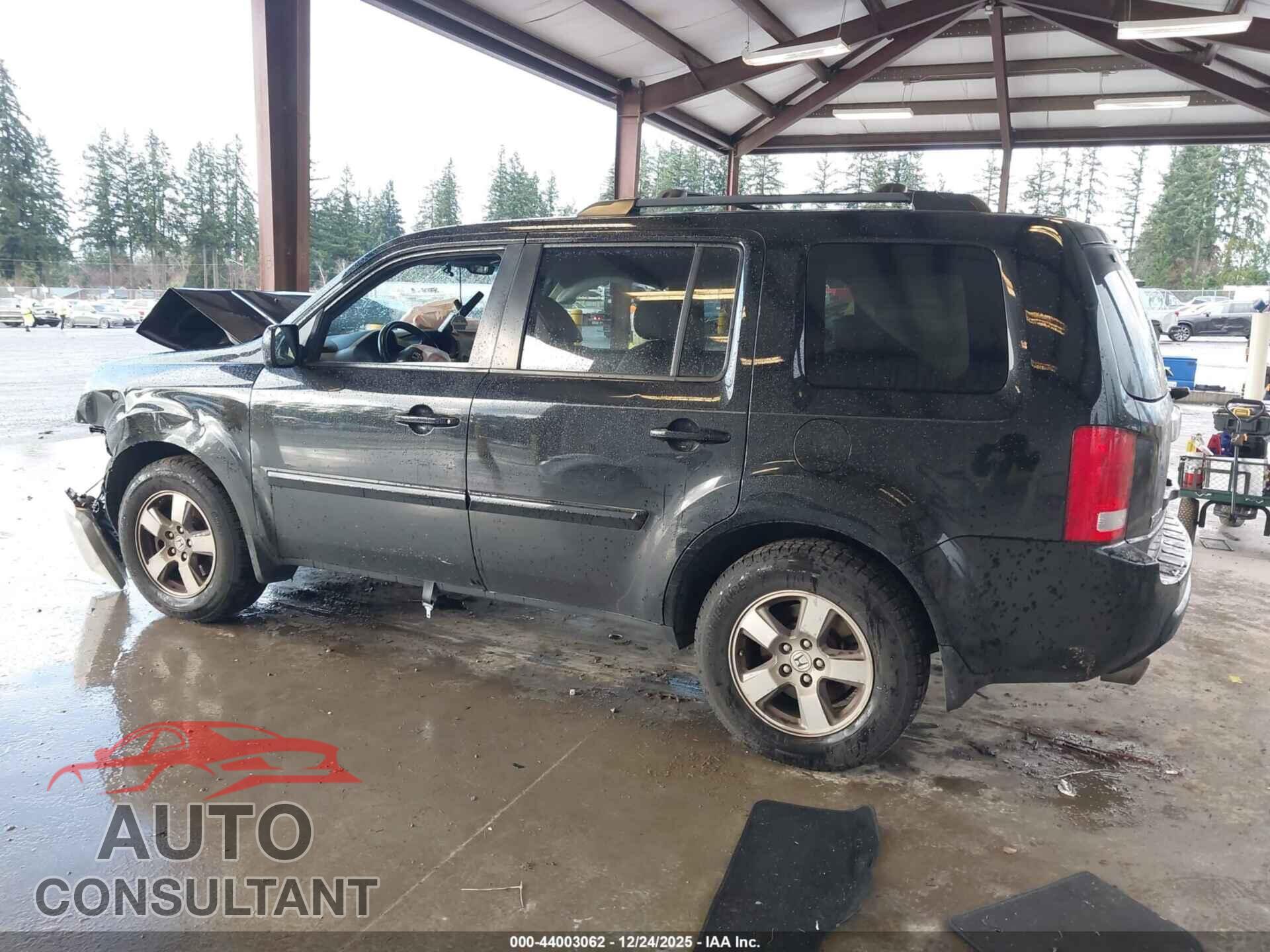 HONDA PILOT 2011 - 5FNYF4H51BB007875
