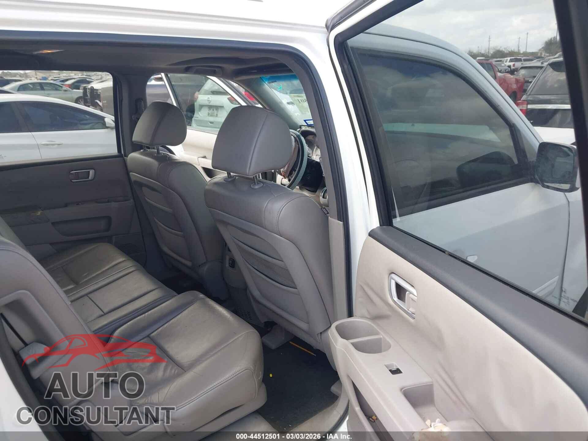 HONDA PILOT 2011 - 5FNYF3H5XBB006931