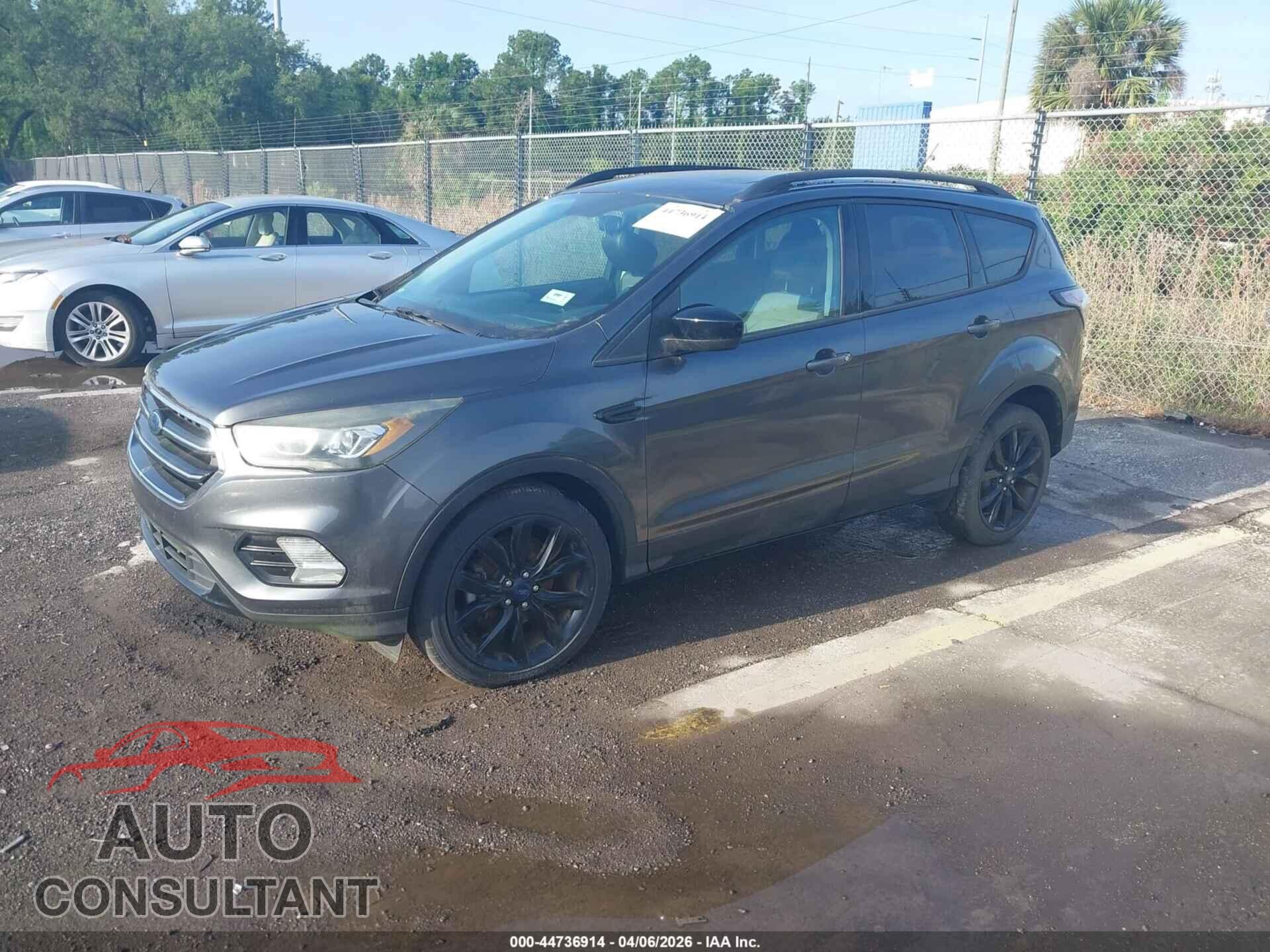 FORD ESCAPE 2017 - 1FMCU0GD2HUC46624