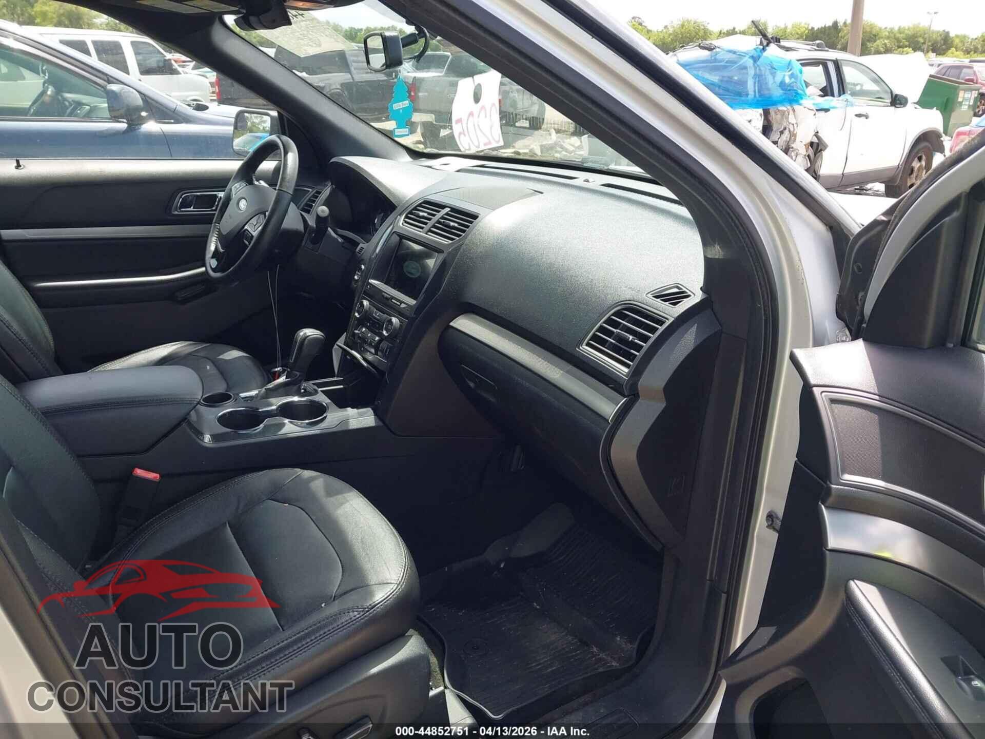FORD EXPLORER 2018 - 1FM5K7D88JGB27382