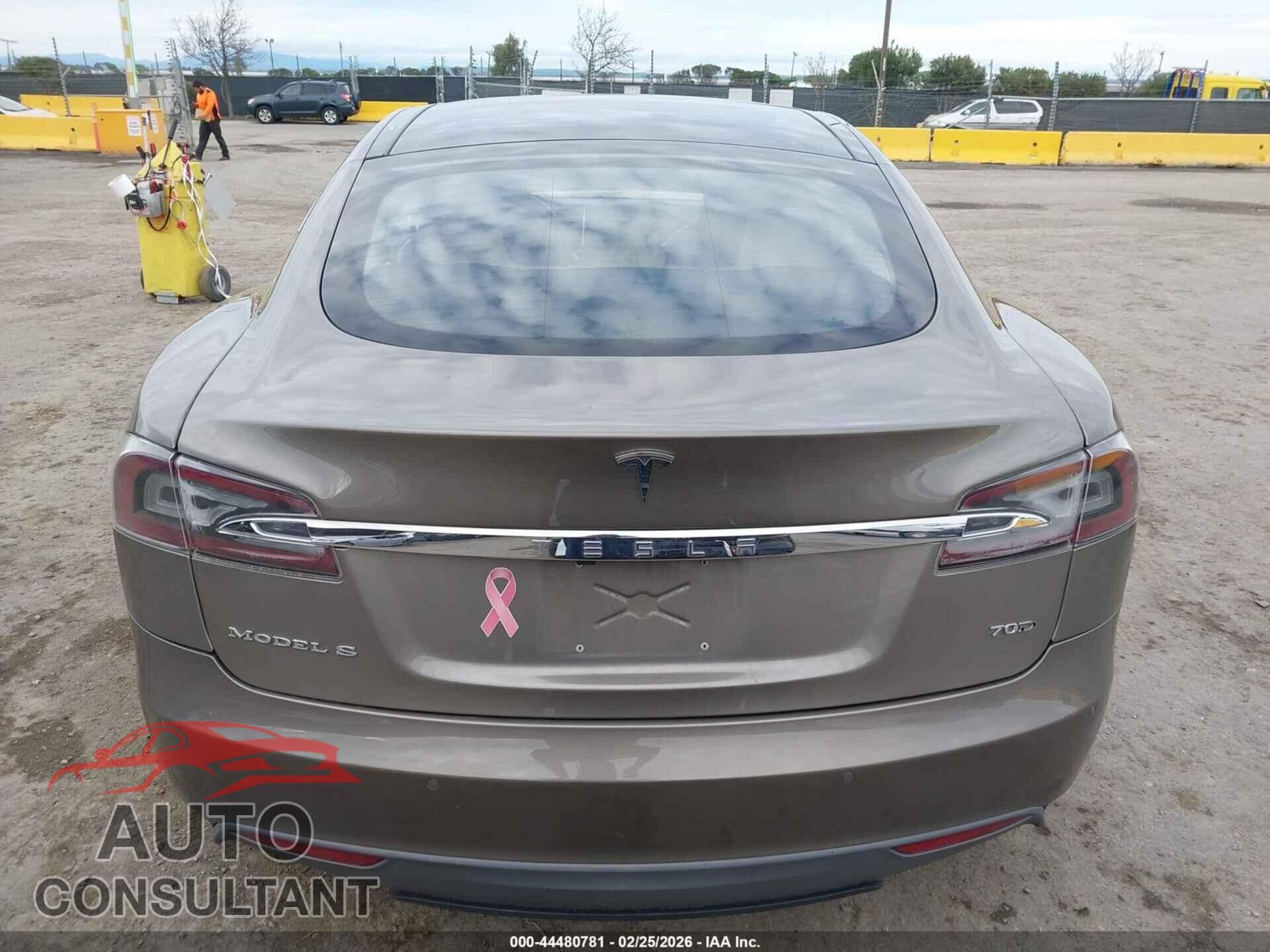 TESLA MODEL S 2015 - 5YJSA1S28FF097842