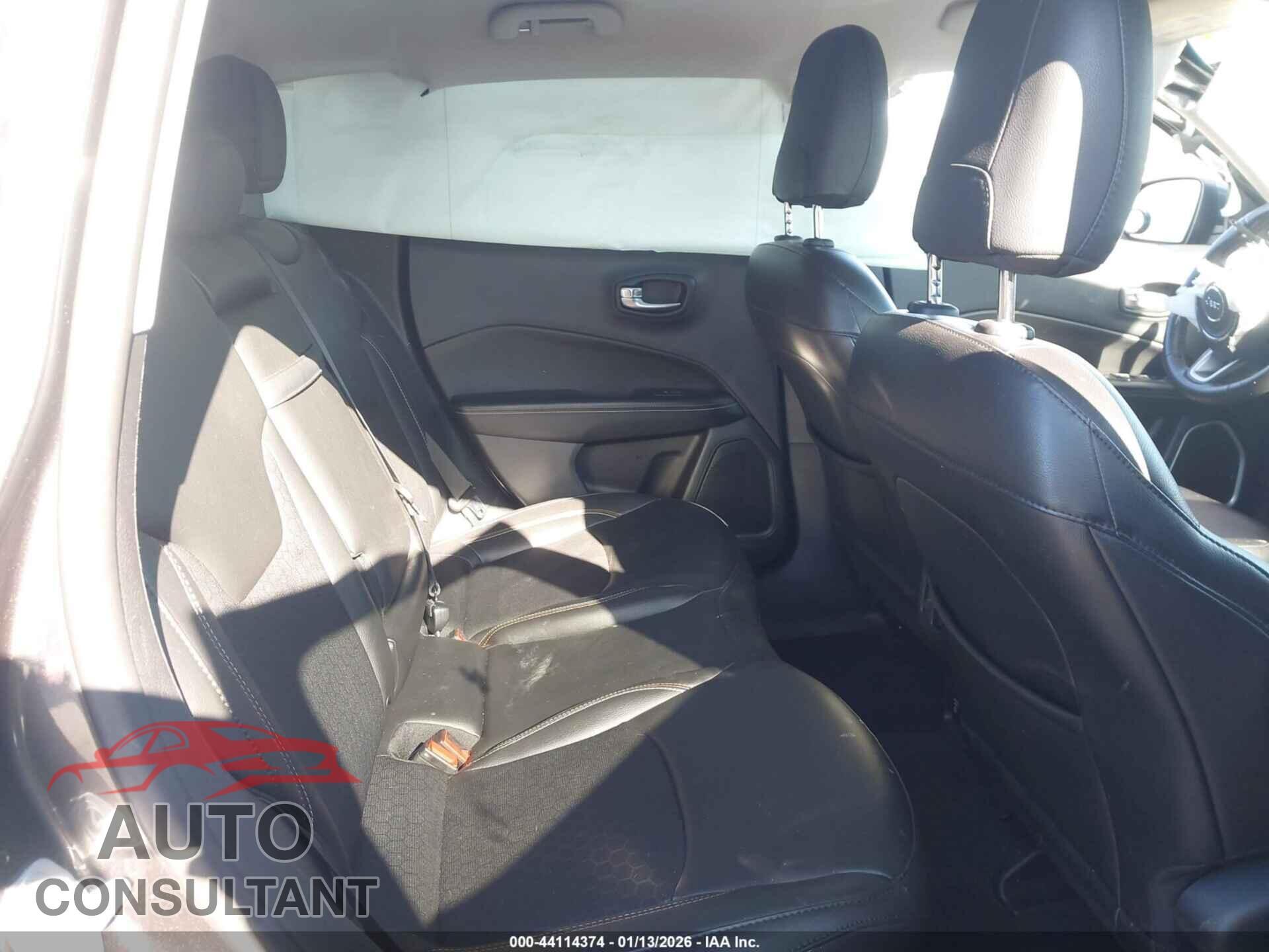JEEP COMPASS 2019 - 3C4NJDBB5KT656015
