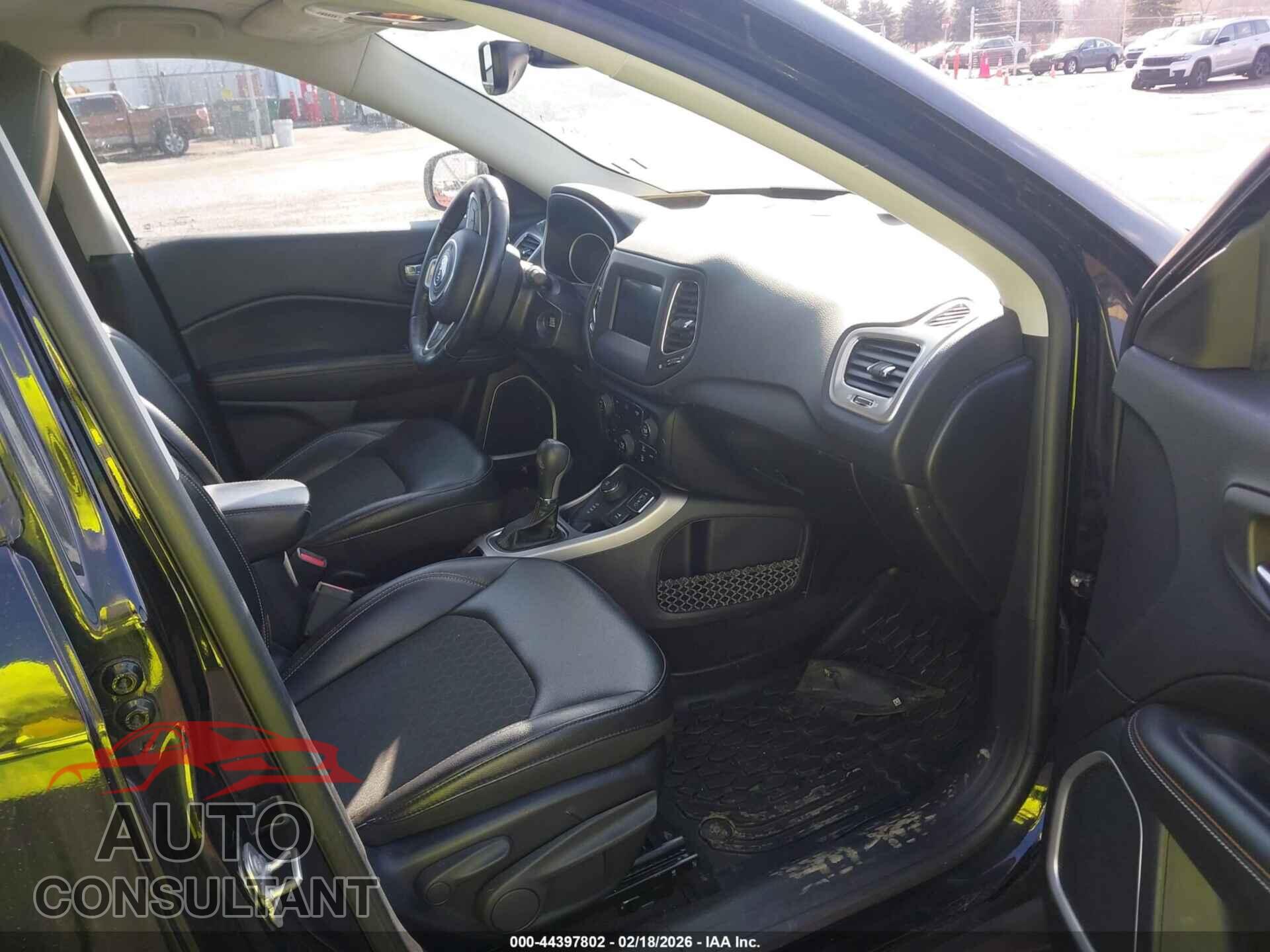 JEEP COMPASS 2018 - 3C4NJDBB5JT423086