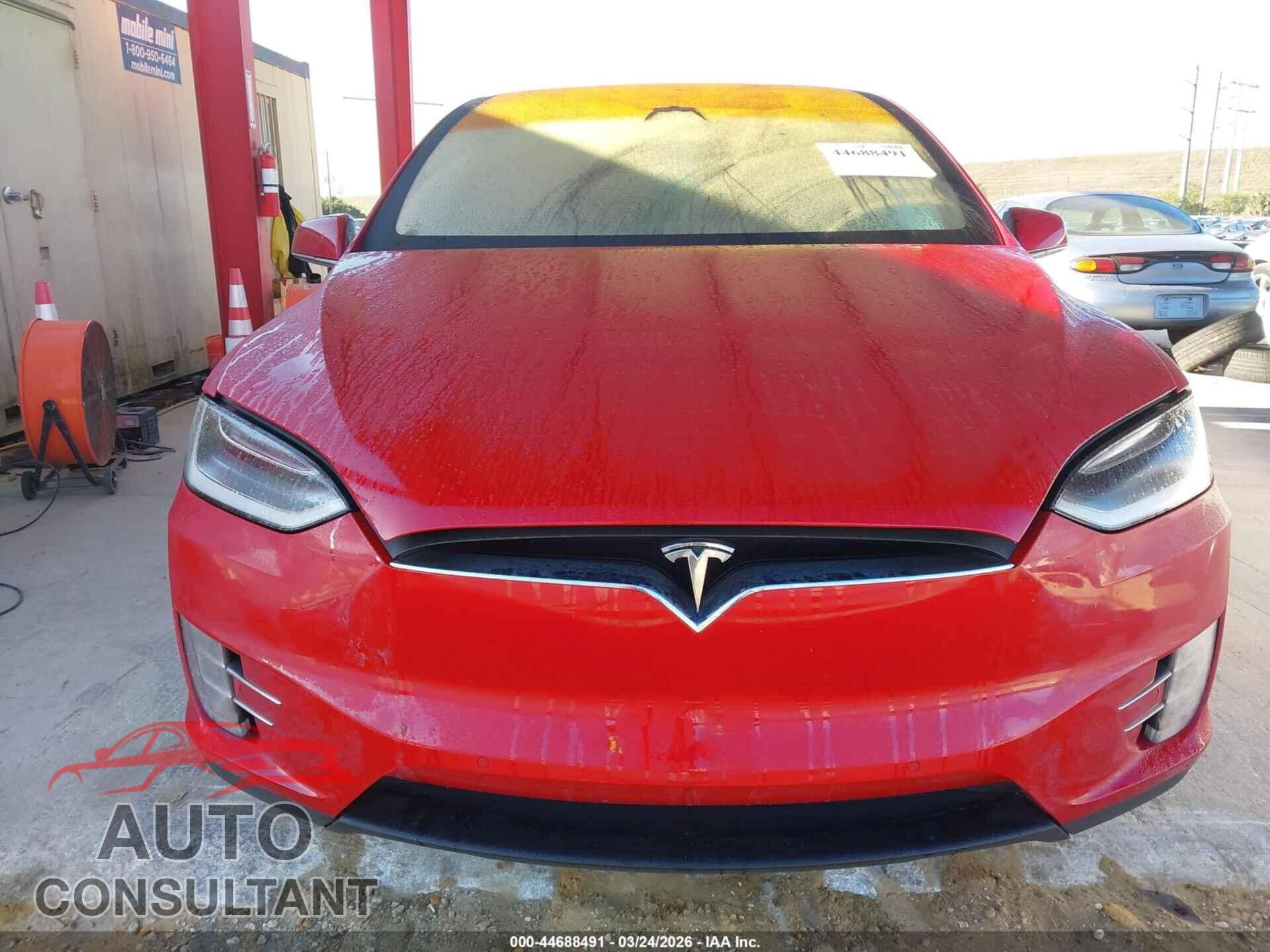 TESLA MODEL X 2018 - 5YJXCAE28JF089275