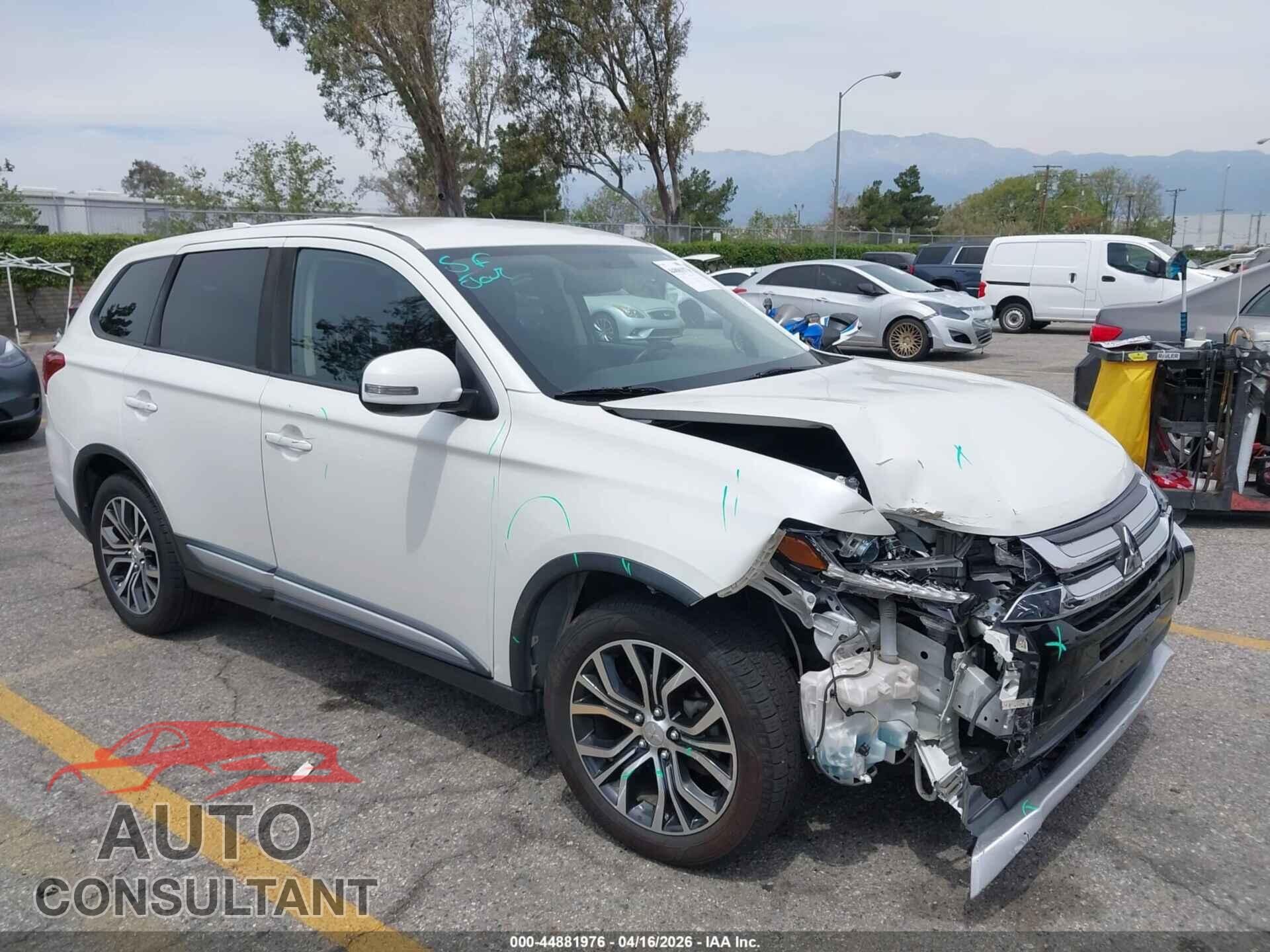 MITSUBISHI OUTLANDER 2018 - JA4AD3A31JZ039934