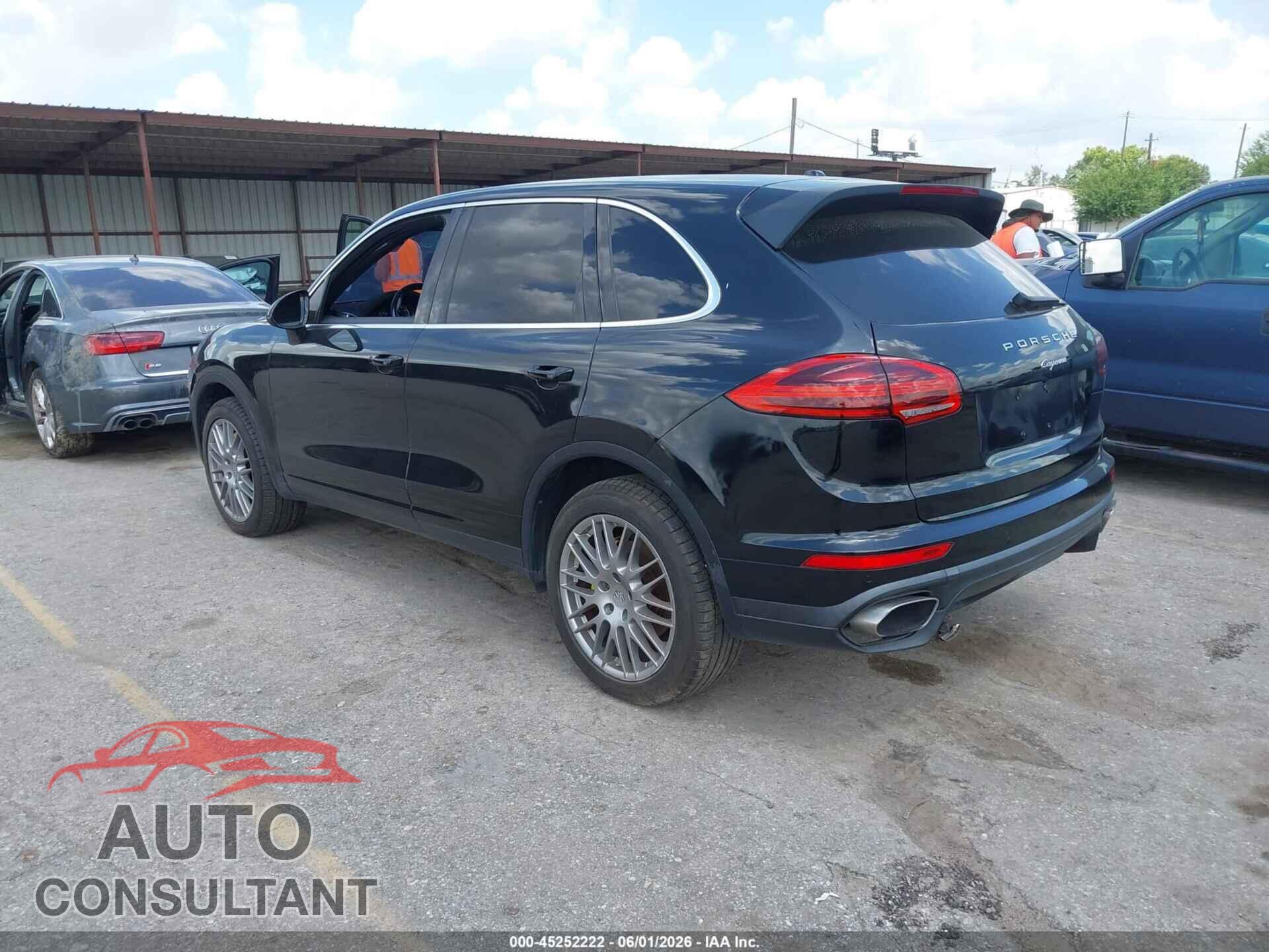 PORSCHE CAYENNE 2018 - WP1AA2A29JKA00497