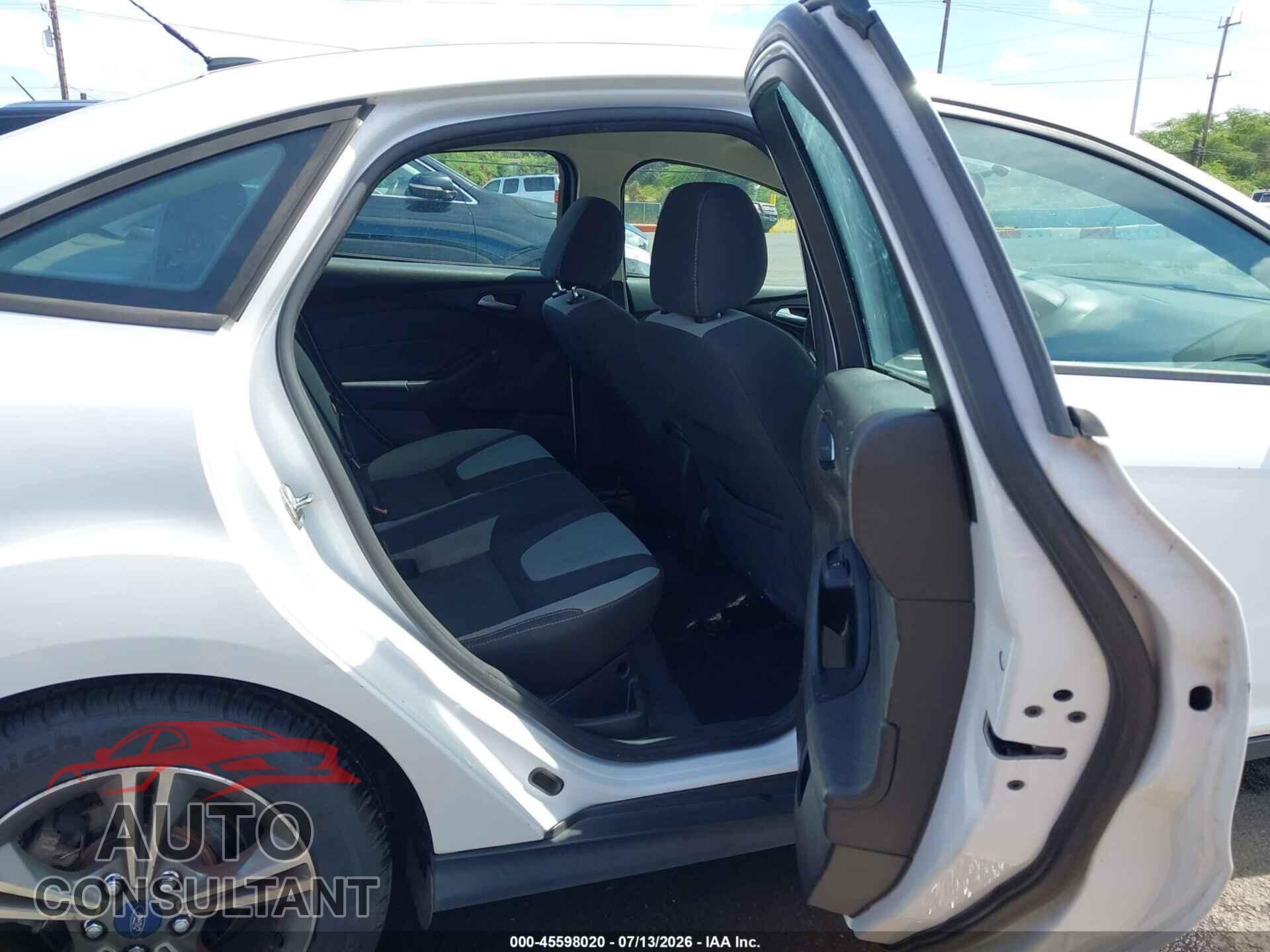FORD FOCUS 2014 - 1FADP3F2XEL299614