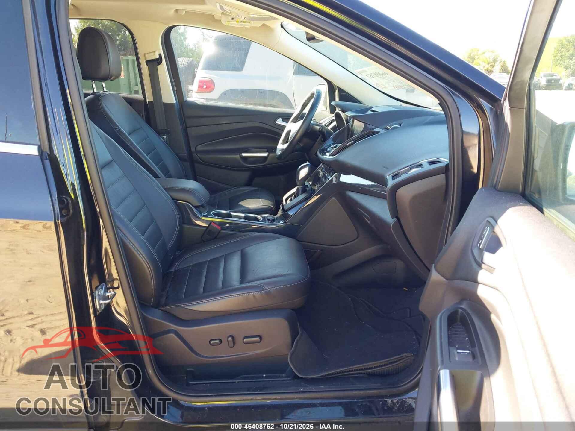 FORD ESCAPE 2015 - 1FMCU9J95FUB90121