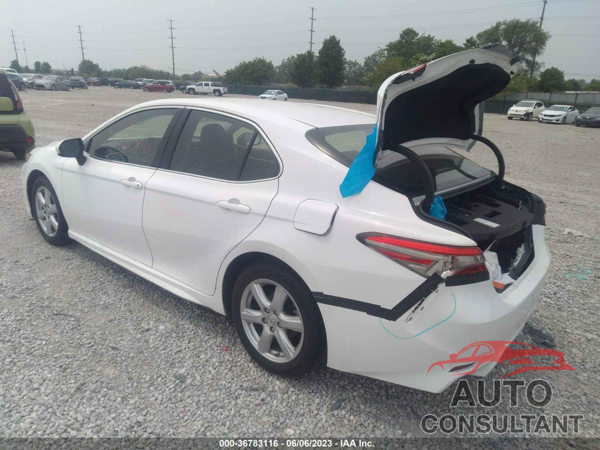 TOYOTA CAMRY 2018 - JTNB11HK8J3020817